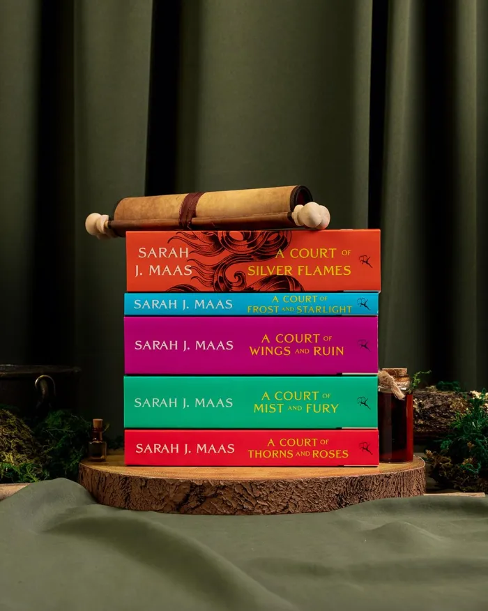 A Court of Thorns and Roses Paperback Box Set (5 books): The first five books of the hottest fantasy series and TikTok sensation