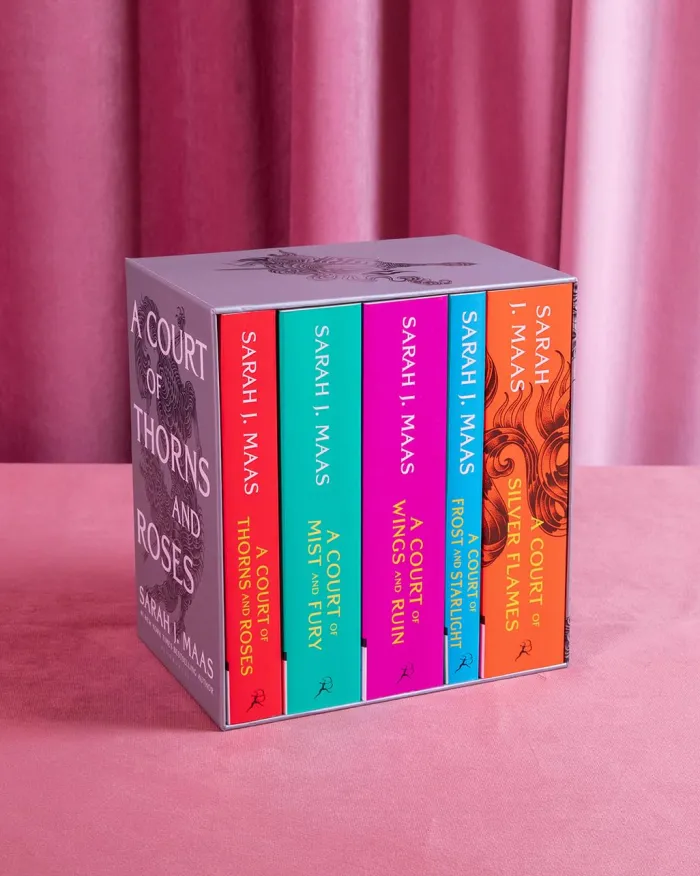 A Court of Thorns and Roses Paperback Box Set (5 books): The first five books of the hottest fantasy series and TikTok sensation