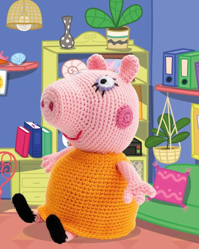 Crochet Peppa Pig: Over 20 adorable amigurumi toy patterns for hours of fun!