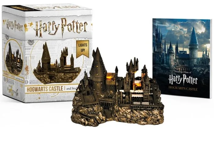 Harry Potter Hogwarts Castle and Sticker Book: Lights Up!