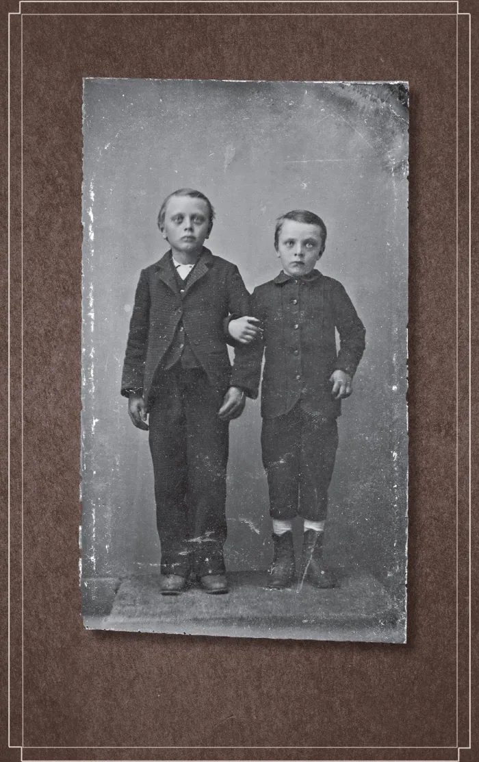 Hollow City: The Second Novel of Miss Peregrine's Peculiar Children