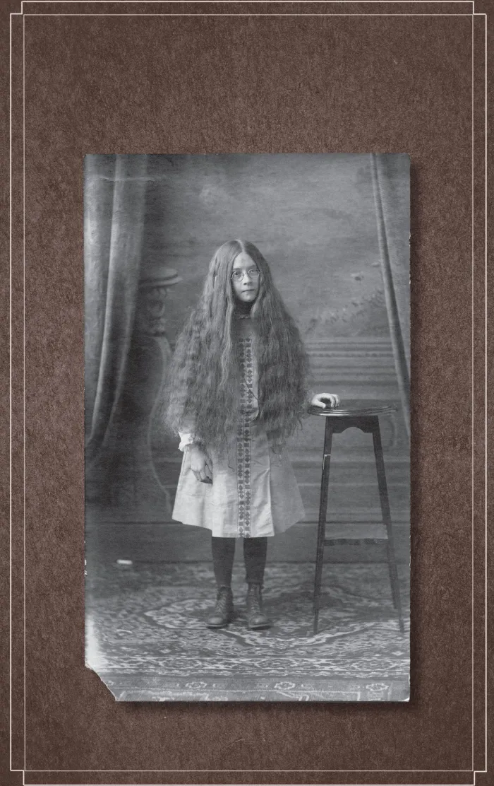 Hollow City: The Second Novel of Miss Peregrine's Peculiar Children