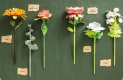 The Bouquet in a Book: Pre-Punched Pages to Press out and Make Paper Flowers