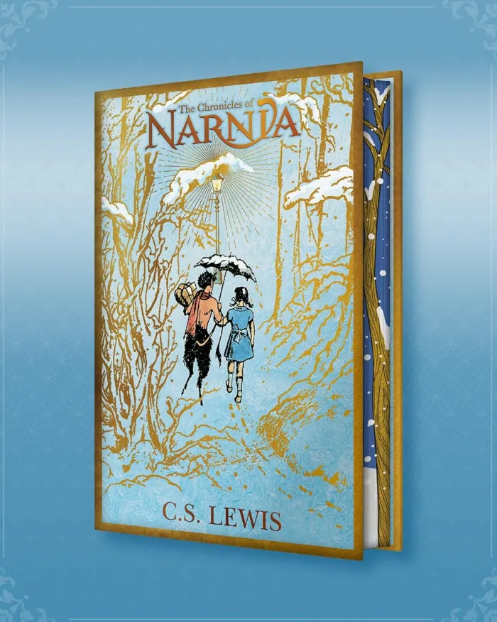 The Lion, the Witch and the Wardrobe Deluxe Collector’s Edition: The Epic Classic Fantasy Now Available in a Special Edition with Snowy Printed Edges (The Chronicles of Narnia, 2)